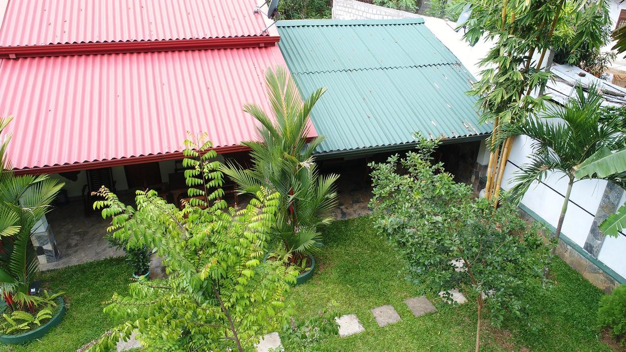 Avendra Garden Hotel Monaragala Buitenkant foto